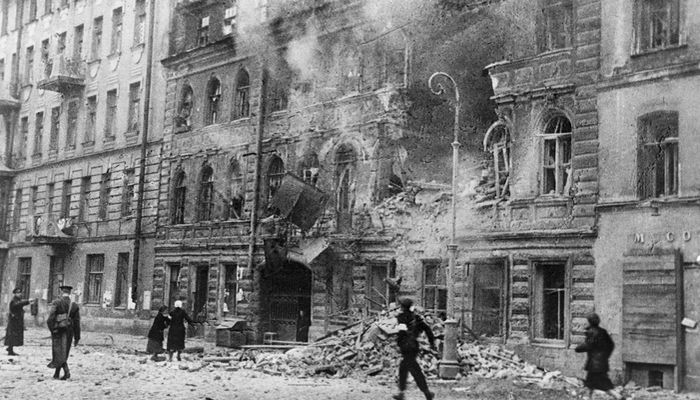 Bataille de Leningrad, très meurtrière sur la population civile